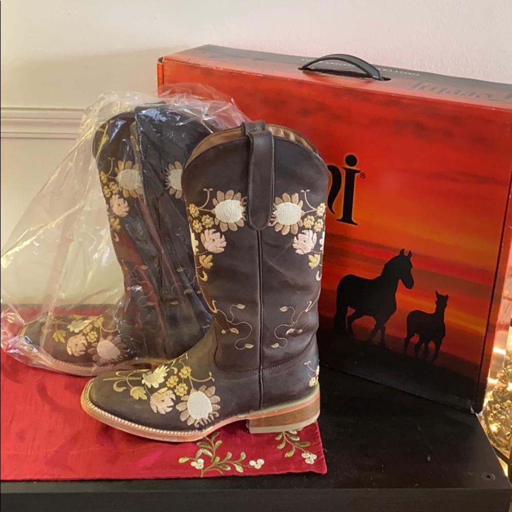 Like new Ferrini Floral Boots